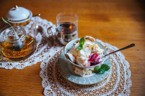 Hauchfeine Ravioli, gefüllt mit Kartoffel, Belper Knolle, Macadamia, Spinat